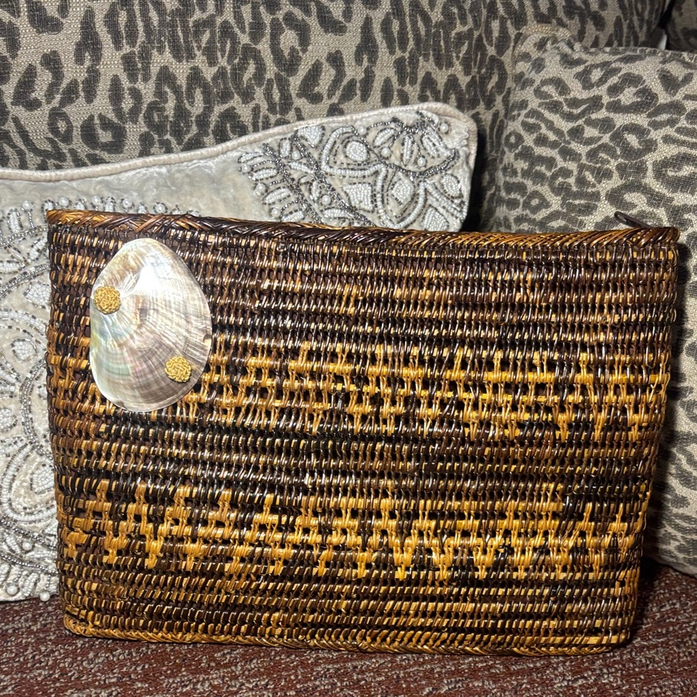 Vintage mister Ernest oversize Woven wicker Clutch Shell Accent large clutch